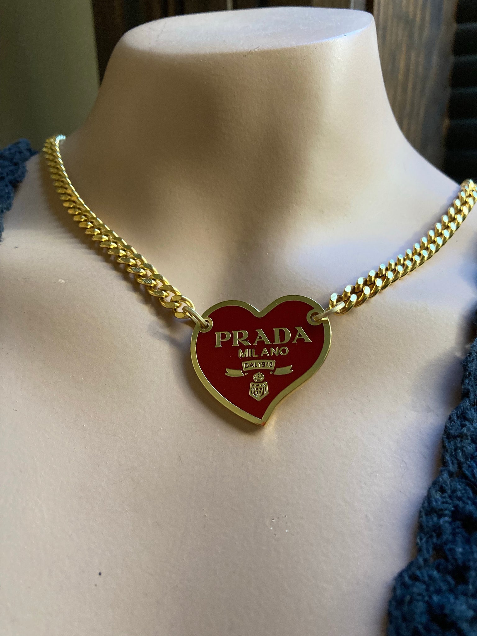 Prada, Tag